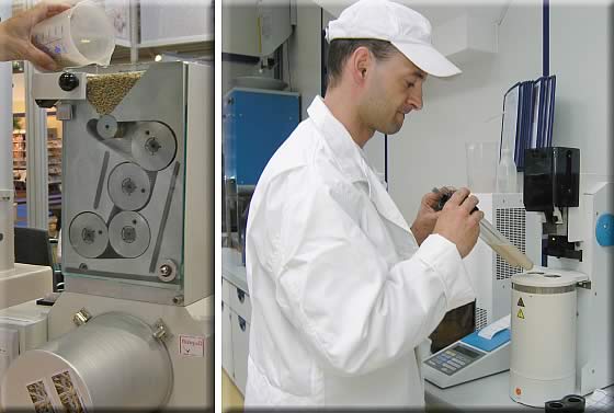 Links eine Labormühle, rechts ein Mann bie der Qualitätskontrolle