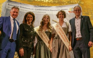 v. l. n. r.: Rudolf Sagberger, Präsident des Bayerischen Müllerbundes; Michaela Kaniber, Bayerische Landwirtschaftsministerin; Luisa Winkler, aktuelle Bayerische Mehlkönigin; Anna Ramsauer, ehemalige Bayerische Mehlkönigin; und Dr. Josef Rampl, Geschäftsführer des Bayerischen Müllerbundes.